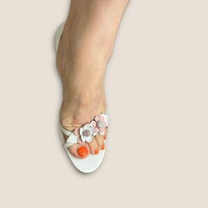 White Floral leather shoes Size 6.5, NWOB